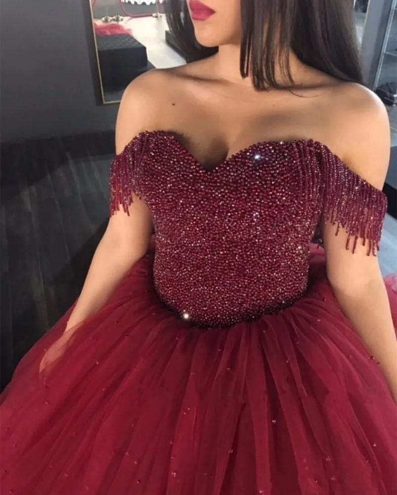 2018 Sexy Quinceanera Suknia Balowa Suknie Off Ramię Burgundii Tulle Kryształ Major Frezowanie Puffy Sweet 16 Long Tulle Party Prom Suknie Wieczorowe