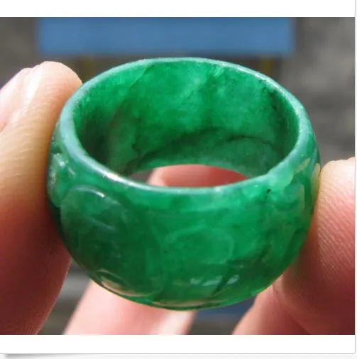 HOT raro chinês verde duro jade homem ou mulher mão HOT raro chinês verde duro jade homem ou mulher mão esculpida anel size8carved tamanho do anel8.5-9