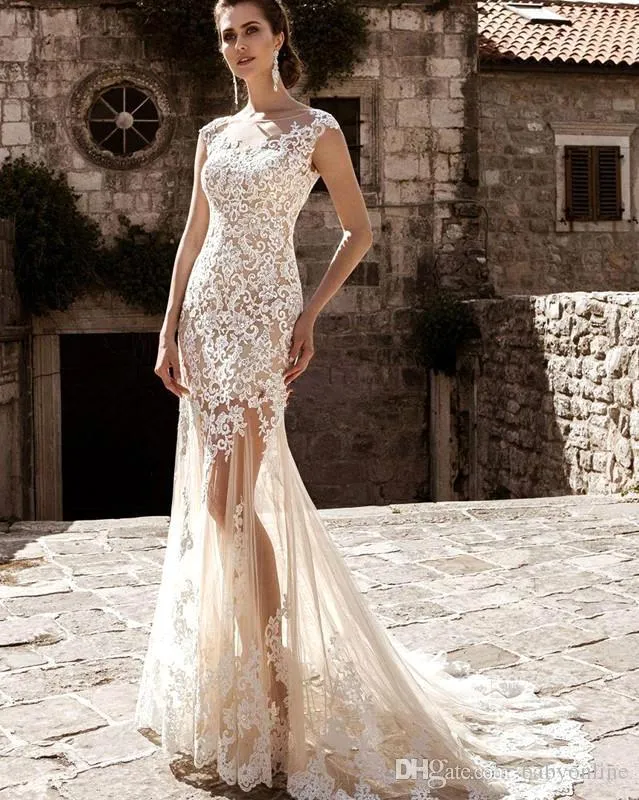 2022 Skromne sukienki ślubne szampana z odłączaną spódnicą Biała Koronka Appliqued Court Train Plaża Garden Suknie ślubne BA5359