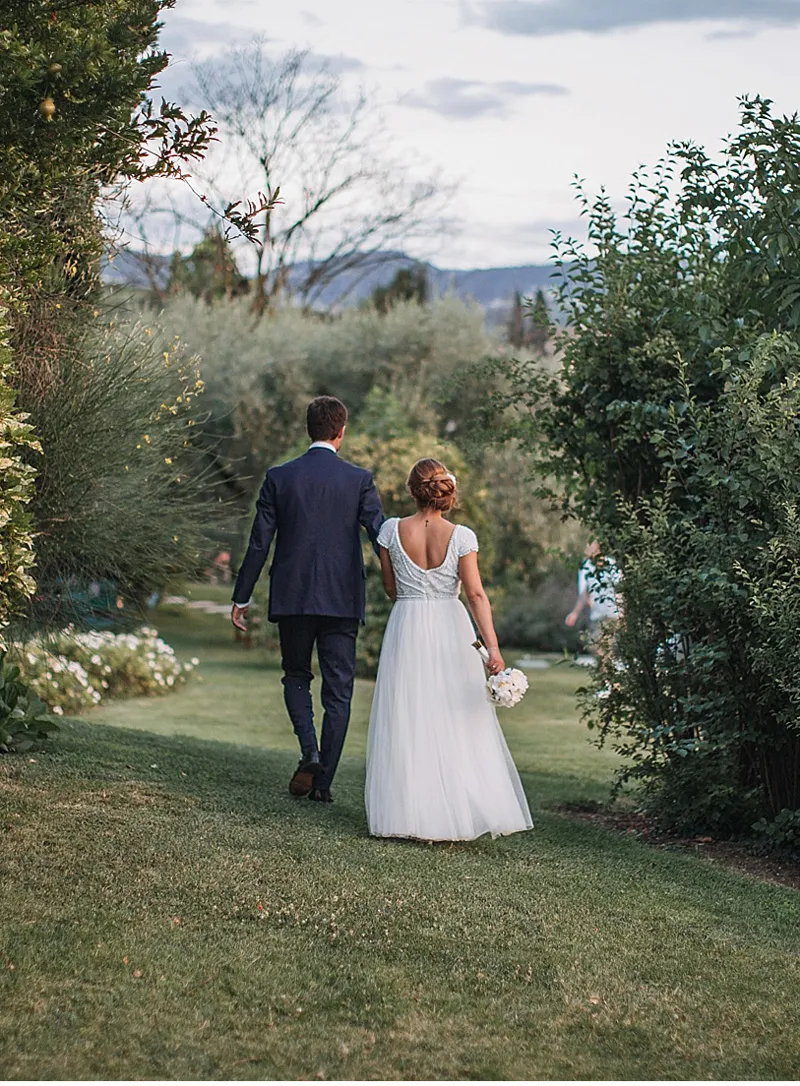 Abito da sposa scintillante Top Perline importanti Paillettes Cerniera posteriore Pieghe Tulle Scollo a V Maniche ad aletta Lunghezza pavimento Abiti da sposa Abiti da sposa