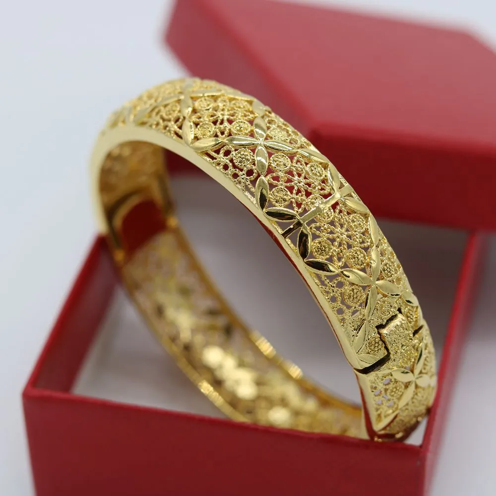 Exquisite filigrane Womens Bangle 18 Karat Gelbgold Gefüllt Hohlarmband Hochzeit Geschenk Dia 65mm Geschnitzte offenbare Schmuck