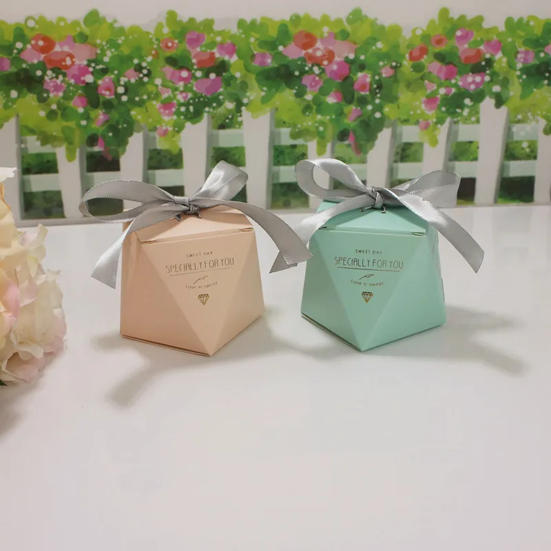 2019 New Wedding Bombon Boxes Creative Candy Box con nastro di seta Regali di carta Boxes Baby Shower Decorazione partito Decorazione diamante