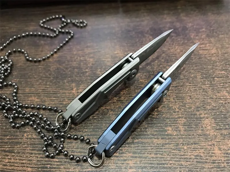 Mini Keychain Folding Kniv Damaskus stålblad TC4 Titanlegering Hantera små halsband Foldknivar