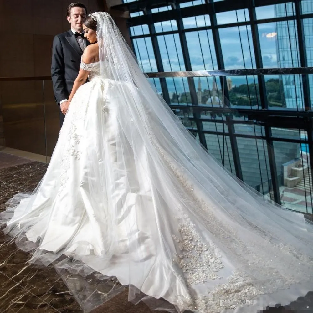 2018 Luxe Arabe Princesse Robe De Bal Robe De Mariee De Chine Hors Epaule Dentelle Applique Vintage Plus La Taille De Mariage Robes De Mariee Dos Nu
