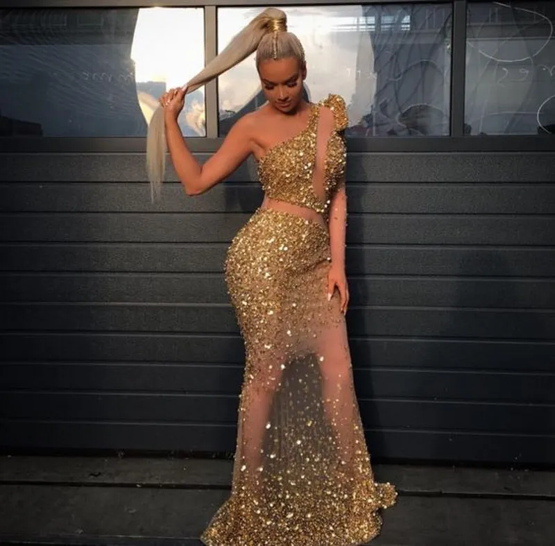 Sexy Gold Illusion Suknie Wieczorowe Jeden Ramię Pojedyncze Długie Rękawy Kryształ Zroszony Płaszcz Plus Size Prom Dresses Długość podłogi Zamek błyskawiczny