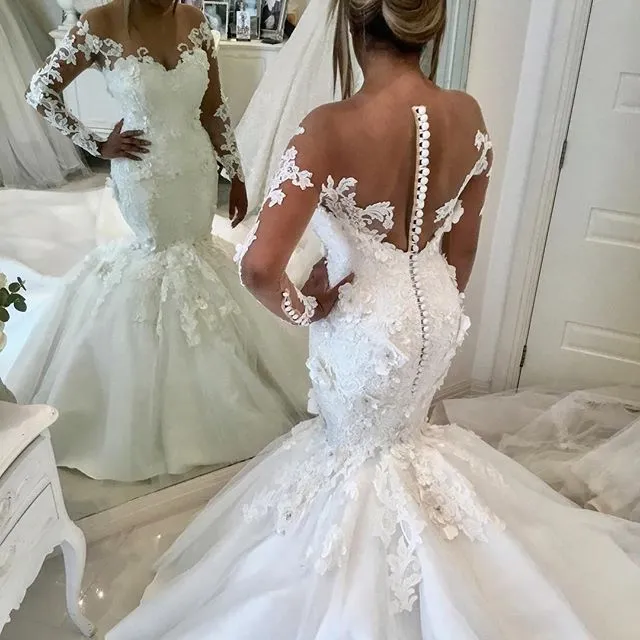 Abiti da sposa a sirena con petali 3D Abito da sposa in tulle con maniche lunghe con applicazioni di pizzo con collo gioiello sexy