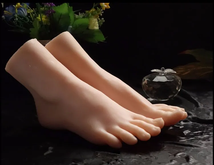 Gratis frakt 1 par realistisk silikon livsfri kvinnlig mannequin fot display för skor och strumpor simulering fot mannequin