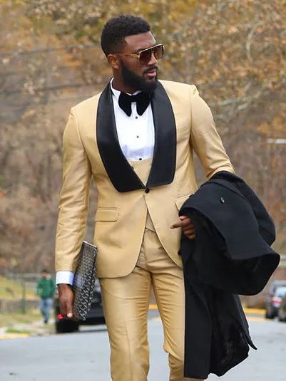 Yeni Yakışıklı Tek Düğme Bej Şal Yaka Damat Smokin Groomsmen Adam Takım Elbise Erkek Düğün Damat Suits (Ceket + Pantolon + Yelek + Kravat)