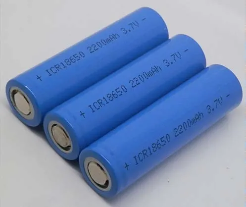 300 pezzi/lotto 18650 2200 mAh 3,7V batterie a litili ricaricabili in alto la torcia