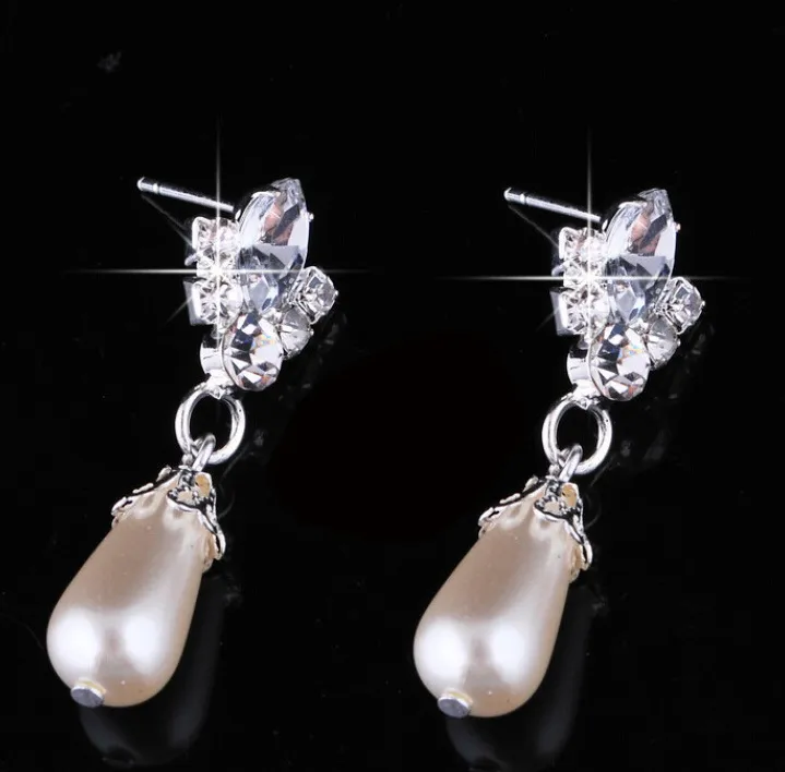 2018 Crystal Drop Pearls Silver Plated Necklace Imitation Earrings Wedding Jewelry Set för brud Brudtärnor Kvinnor Brud Accesso5353298