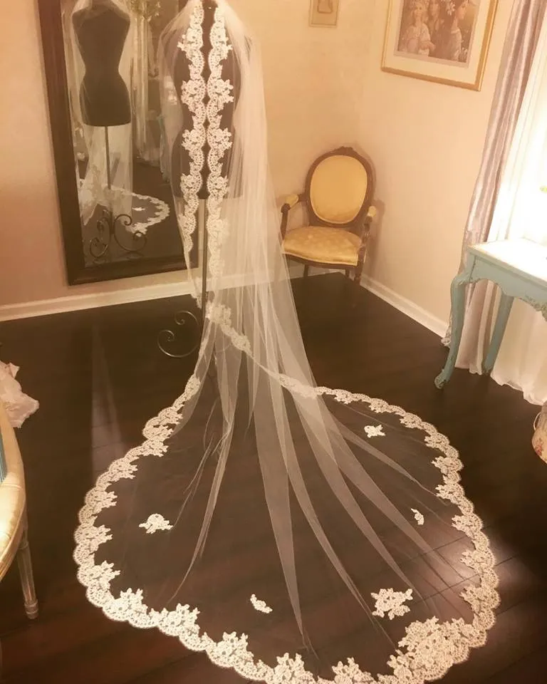 Real Image Sluiers Trouwjurken Accessoires Custom Made One Layer Tulle Bridal Sluier met kam Kant Applicaties 3 meter lange sluier