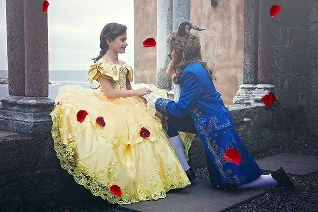 Niñas vestidas hotsell de princesa bella
