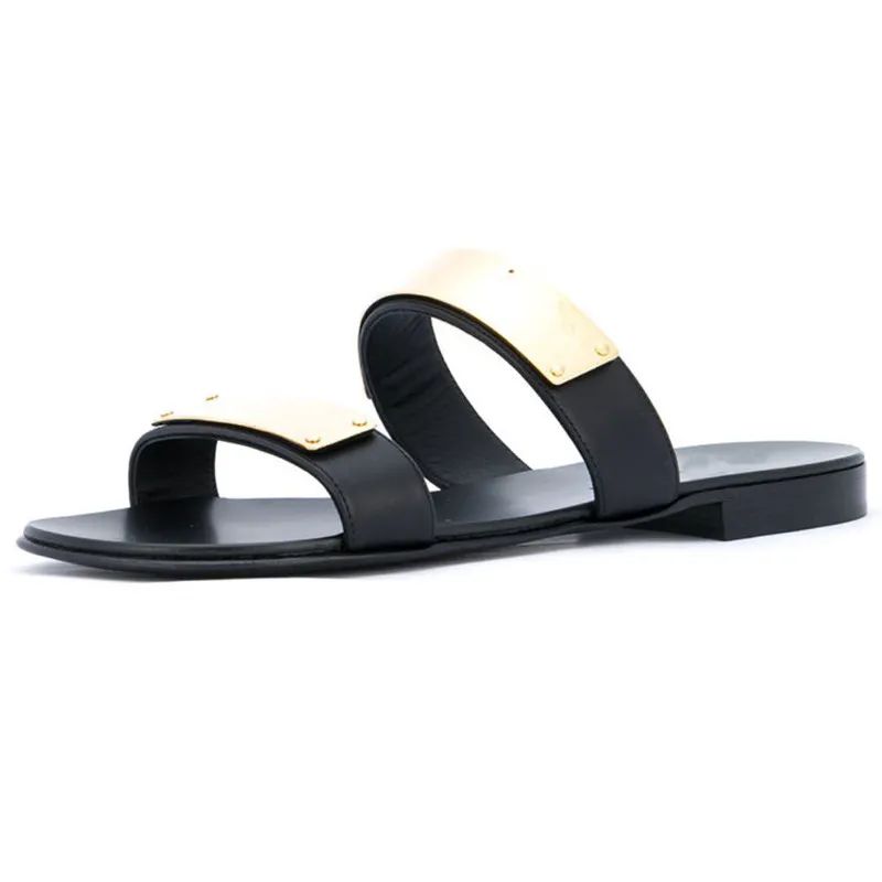 Summer Men`s Non-slip Beach Shoes Fashion Metal Decoration Flat Sandals Tide Casual Leather Slippers Man Gladiator Sandals EU38-EU46