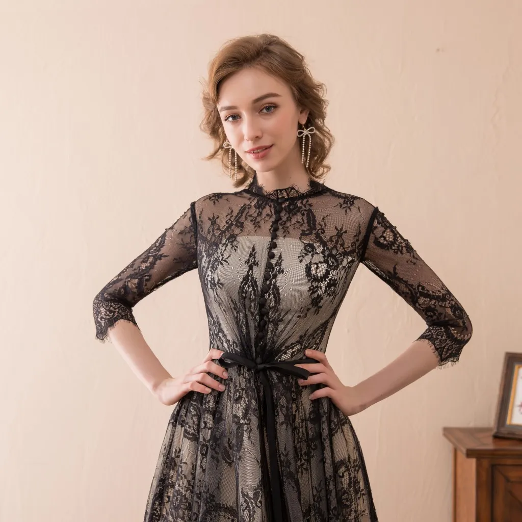 Sexy Black Lace Gotische trouwjurken Half Sleeve Sheer Aline 2018 Nieuwste voorraad 216 Chapel Train Long Bridal Ball Gojts Formal2214072