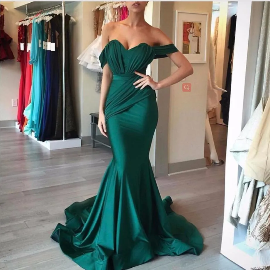 Green Mermaid Prom Klänningar Satin Off Axel Ruffle Sweep Train Robes de Soirée Arabiska Formella Klädselkväll Wear Plus Size Women Grows