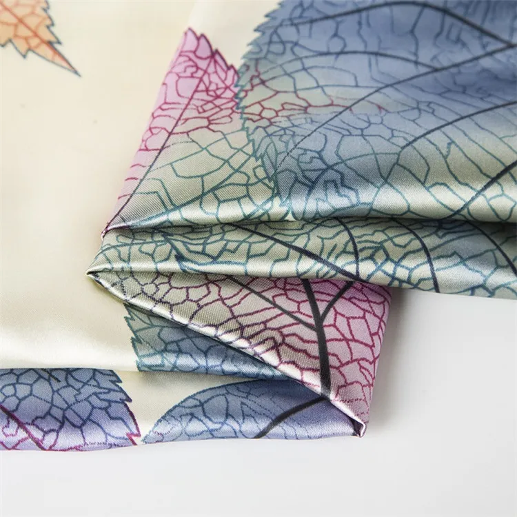 Ny Twill Silk Scarf Women Big Leaves Printing Office Bandana Fashion Silk Foulard Handkakor Kvinnliga omslag 90 cm*90 cm