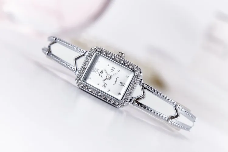 Women fashion dress watches Bracelet strap design white Retro Style Quartz watch Good gift Female wristwatch Rhinestone Casual clo176G