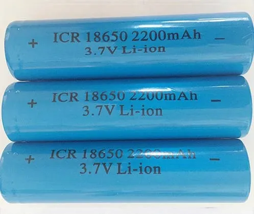 /Los 3.7V 18650 2200mah wiederaufladbare Li-Ionen-Batterien mit flachem Top für LED-Taschenlampen-Power Bank