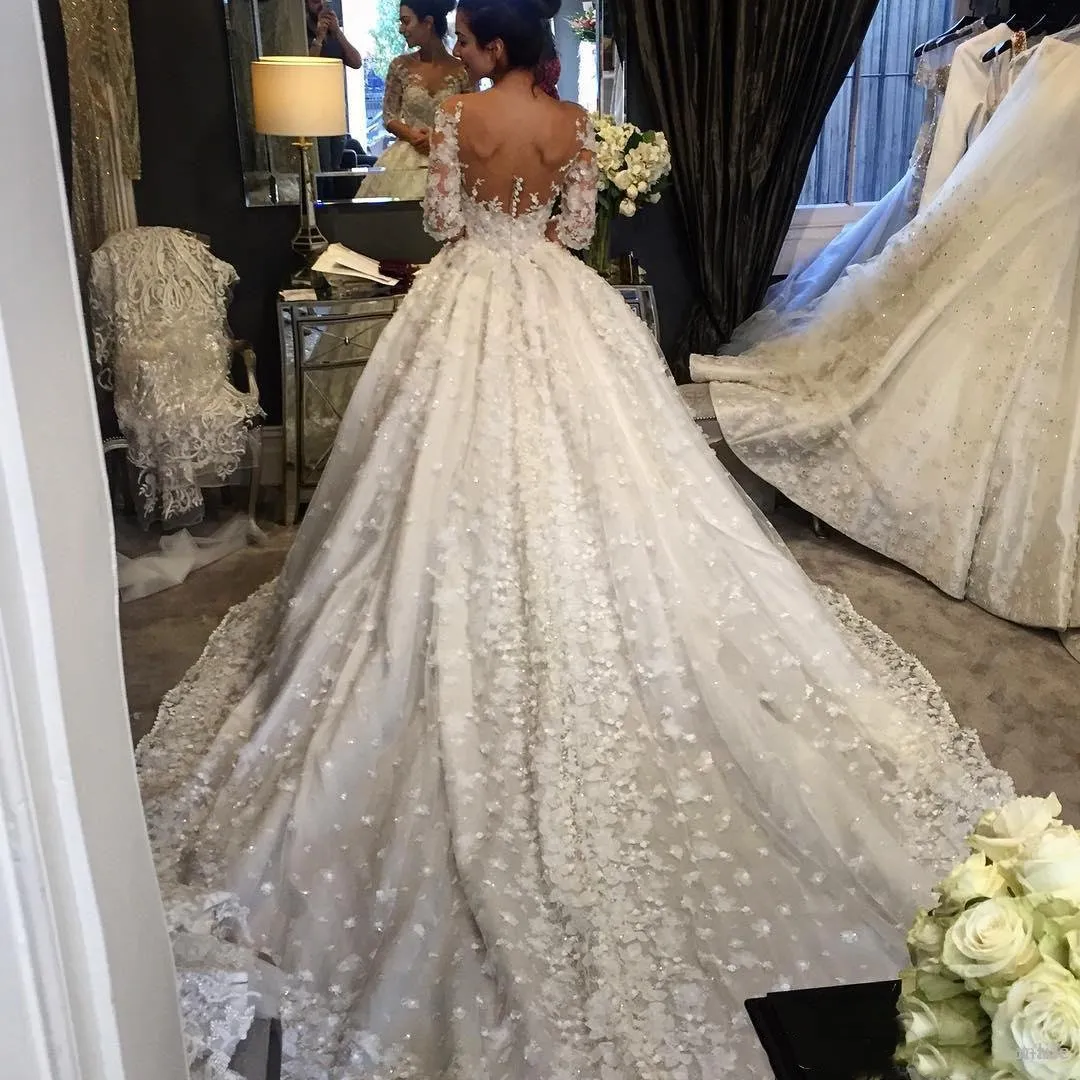 Vintage 3D Floral Ball Gown Wedding Gowns Lace Applique Backless Half Sleeve Wedding Dresses Beads vestido de noiva Bridal Dress Sheer Neck
