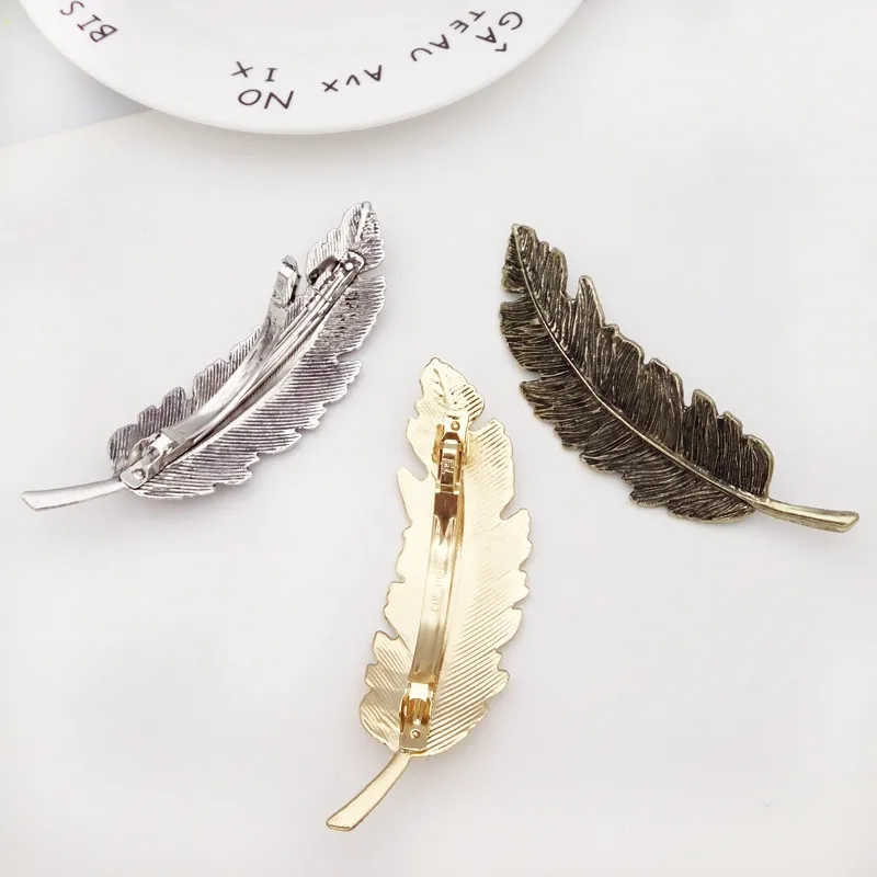 Korea Ny Mode Metal Feather Hairpin Hair Clips Satement Hårstolar Hårbyxa Tillbehör Kvinnor Smycken Retro Design