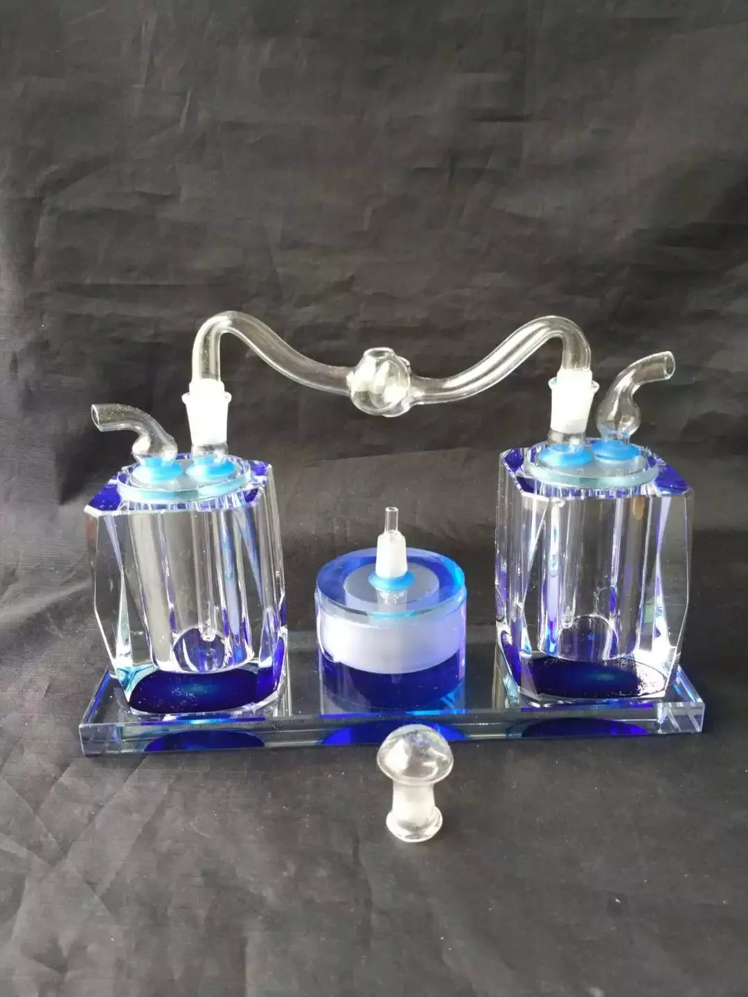 wholesalers new Double pot colored glass hookah / glass bong, with a kerosene lamp, the color random delivery