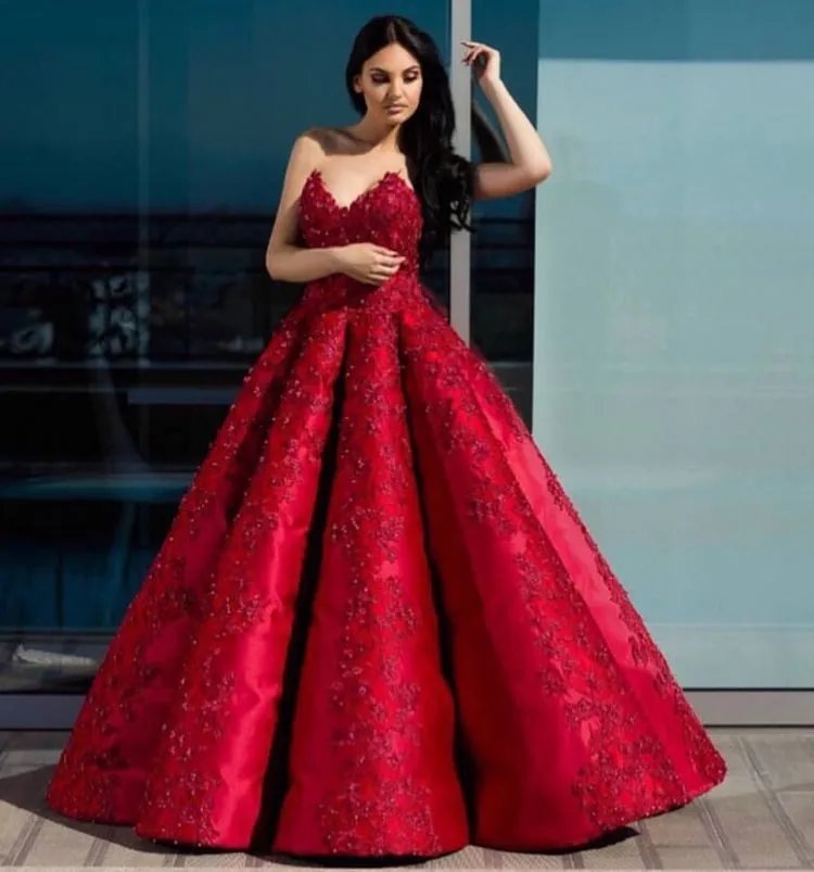 Simple V-neck Red Ball Gown Prom Dresses Sleeveless Beads Lace Appliques Arabia Women Formal Wear Elegant Floor Length Evening Dress