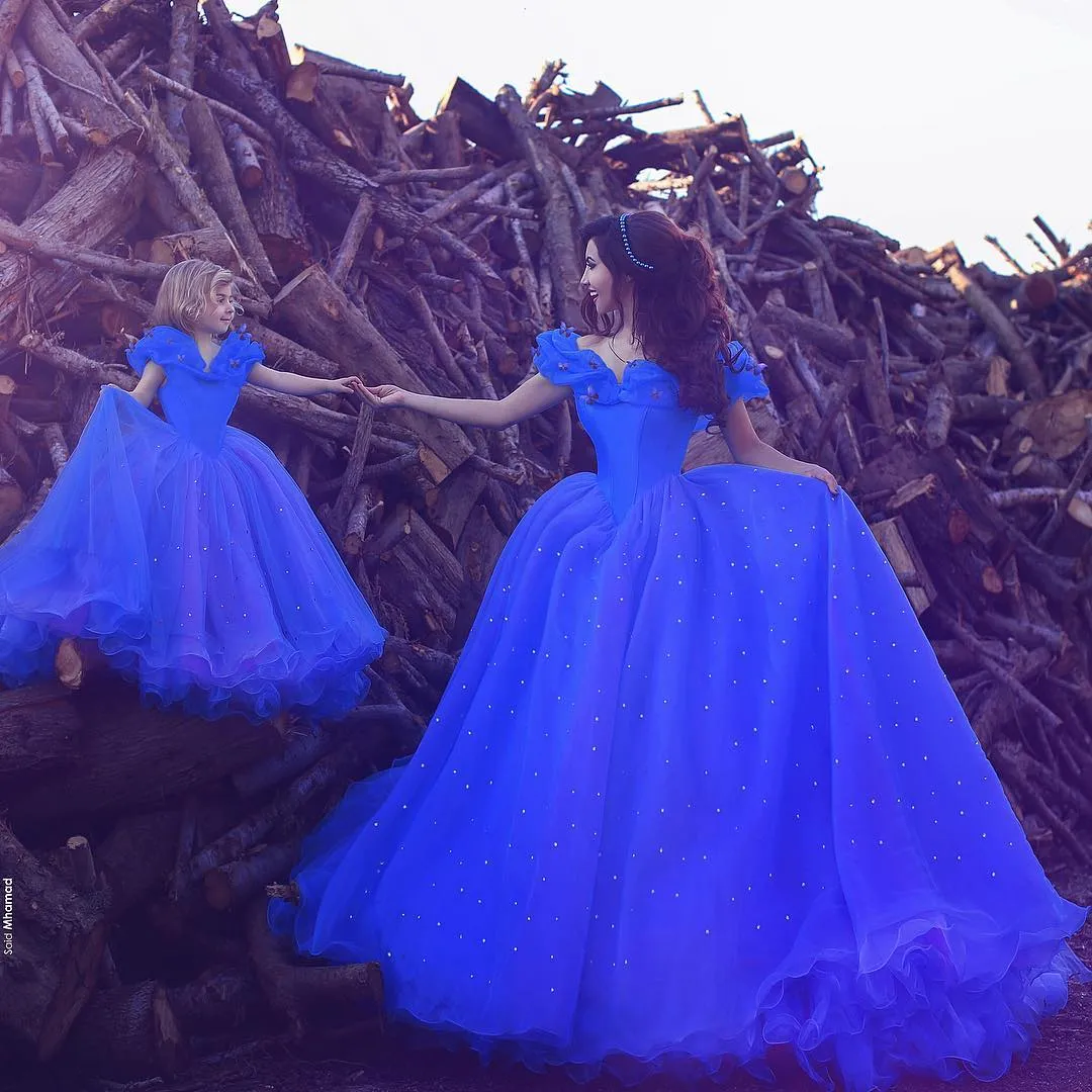 رائعتين الملكي الأزرق فاتنة سندريلا اللباس قبالة الكتف فراشة الترتر الكرة ثوب زهرة فتاة فستان جميل رقيق تول مهرجان اللباس رخيصة