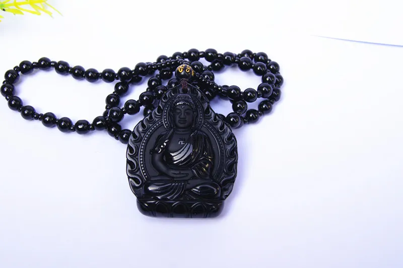 Handgefertigte Schnitzerei aus natürlichem Obsidian-Buddha, eine flaschenförmige Amulett-Halskette und ein Anhänger.