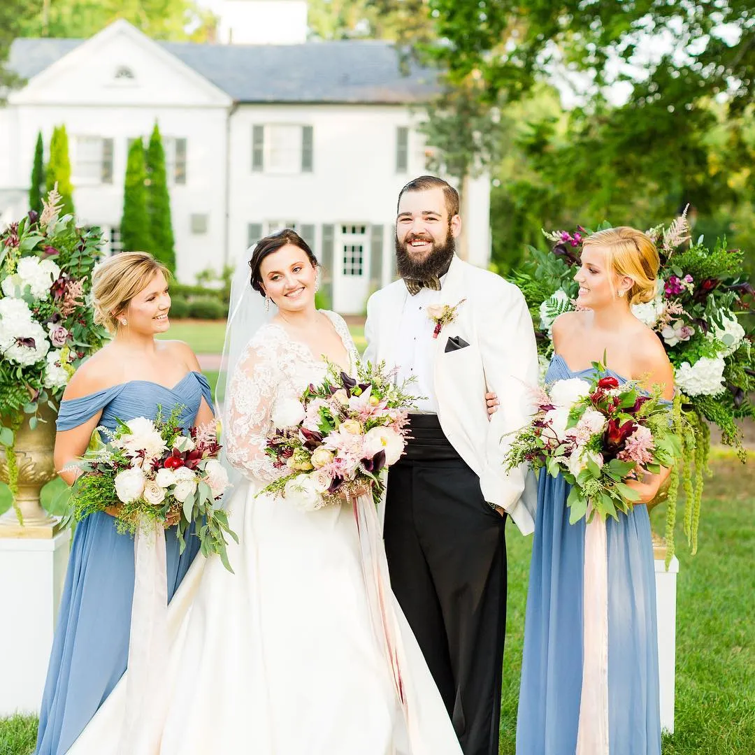 2019 Dusty Blue Bridemaid Dresses 컨트리 스타일 비치 웨딩 파티 게스트 드레스 Backless Haky of Honor Dress 저렴한 시폰 주름기