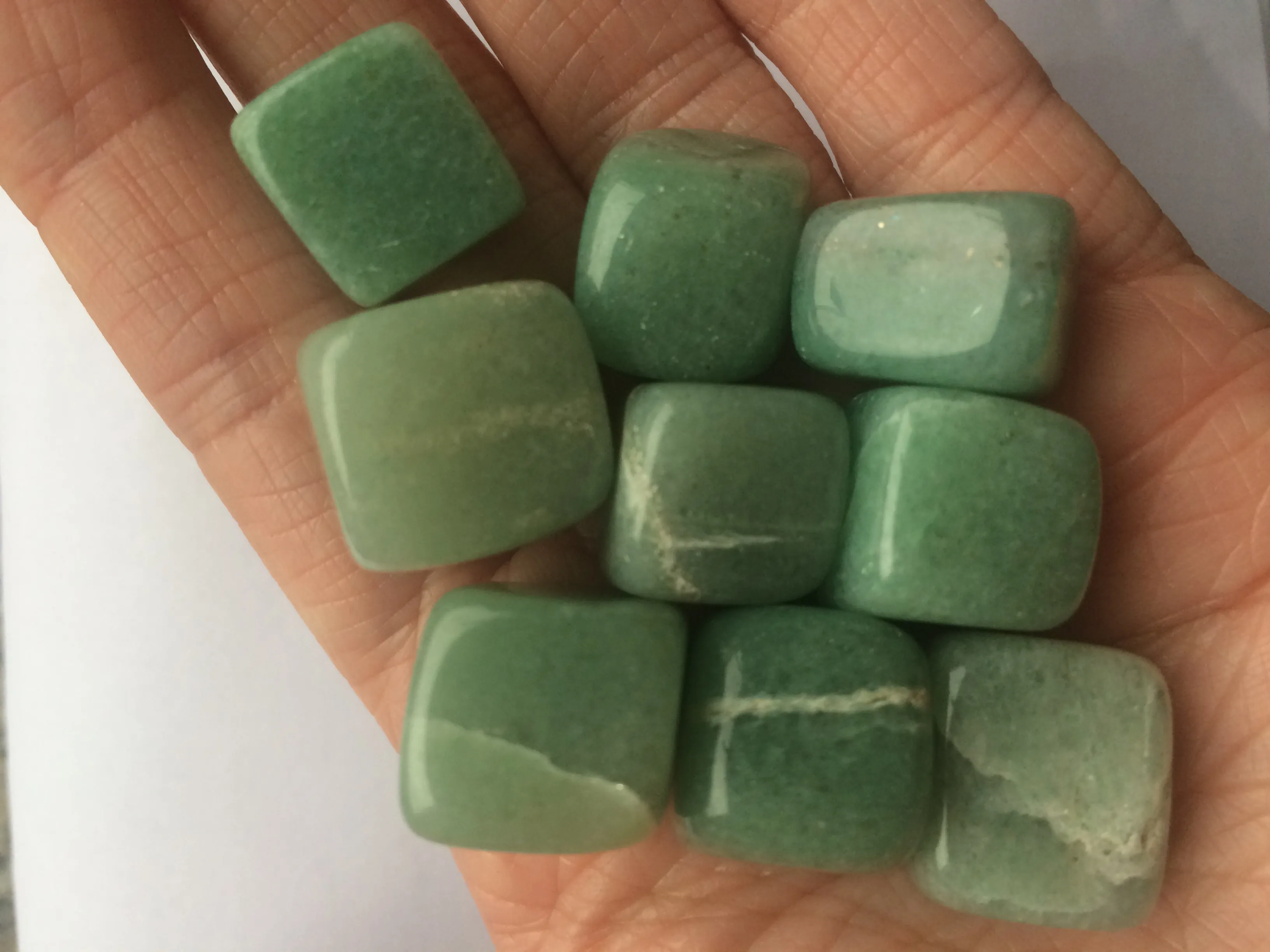 100 g luzem Tumbledemerald Green Crystafz Africa Natural Polished Kamstone Materiend dla WICCA Reiki i Crystal Energy Crystal 6824203