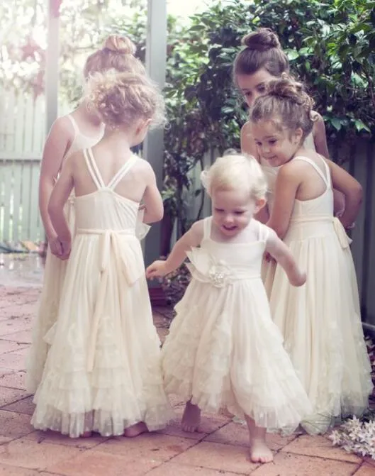 Robes de fille de fleur de Boho 2018 Dernières robes de Flowergirl en dentelle mousseline de soie beige à plusieurs niveaux avec des fleurs faites à la main sur mesure en Chine EN2285