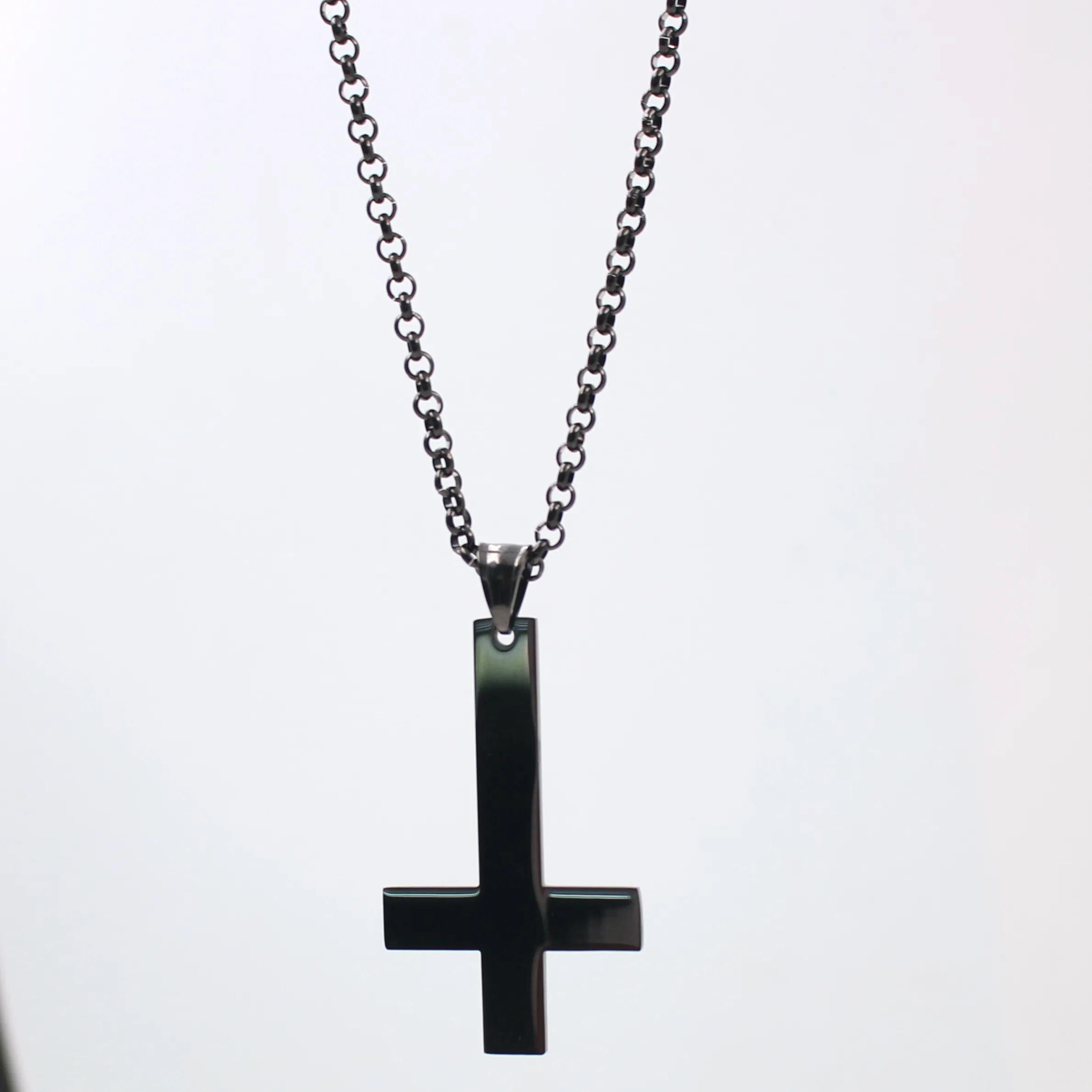 Bijoux pour hommes, livraison gratuite, plaqué noir IP, acier inoxydable pur, pendentif croix à l'envers, chaîne Rolo, 24 pouces, 3MM de large
