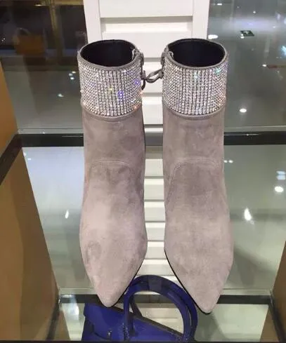 2018 Mulheres Tornozelo Botas De Salto Fino De Cristal Botas Dedo Apontado Sapatos de Salto Alto Botas De Camurça Preta Sexy Senhoras Femininas Sapatos de Festa