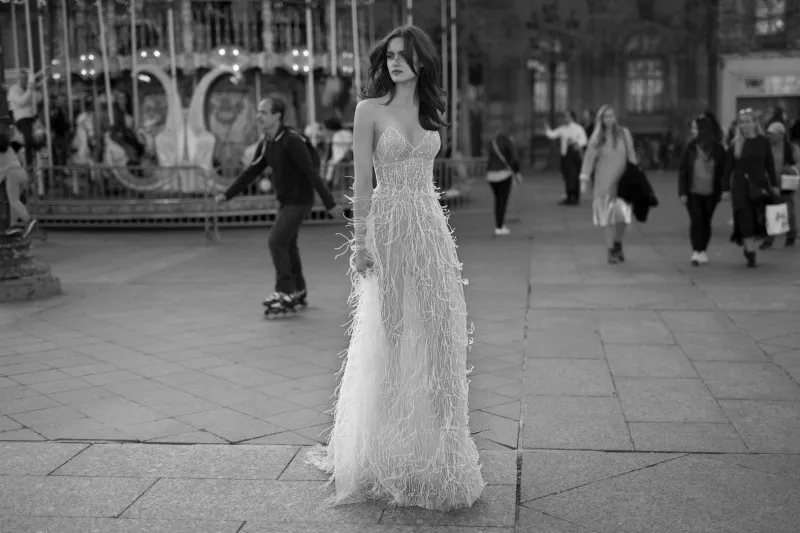 Liz Martinez 2018 Wedding Dress Sheer Spaghetti Feather Design Sequins Wedding Dresses Sexy Backless Floor Length Bridal Gowns