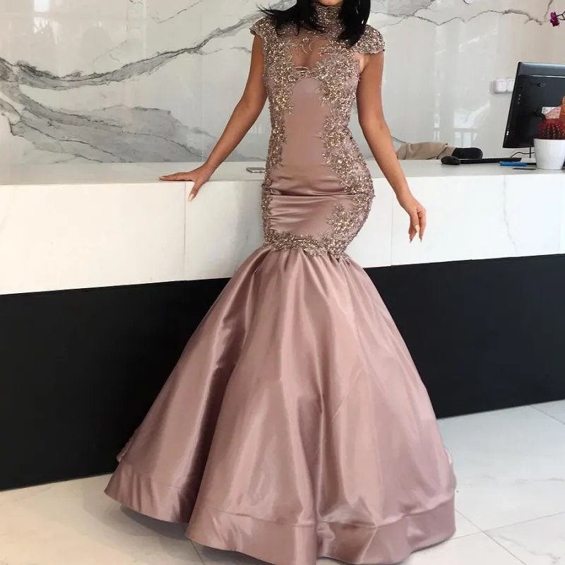 Dubai Yüksek Boyun Abiye Göz Alıcı Boncuk Aplike Cap Kollu Örgün Önlük Parti Elbise Şık Saten Mermaid Zemin Boyu Abiye