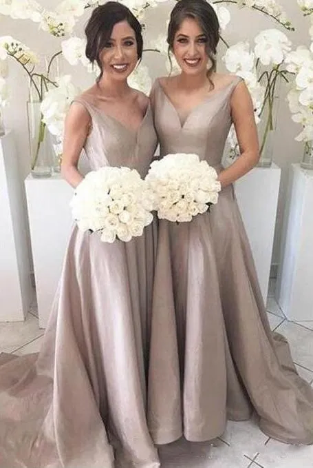 Enkla eleganta brudtärna klänningar En linje ärmlös V Neck Golvlängd Sweep Train Garden Wedding Guest Party Gowns 2018 under 90