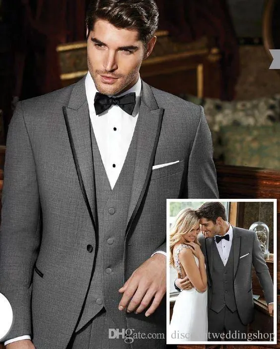 Top Design Groom Tuxedos Grey Peak Lapel Padrinos de boda Mejor traje de hombre Trajes de boda para hombre (chaqueta + pantalones + chaleco + corbata) J396