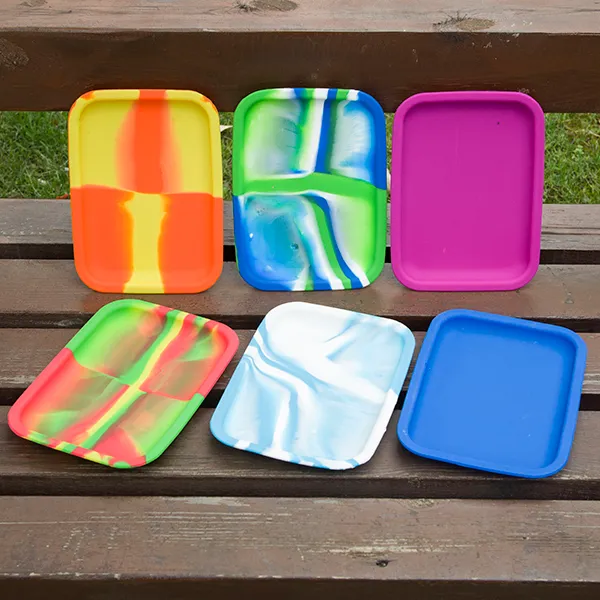 Plateau en silicone Fumée de qualité alimentaire Pot en silicone Conteneur Cire à vaisselle Dab Concentré d'huile Antiadhésif L * W * H = 200 * 150 * 20MM Couleurs mélangées