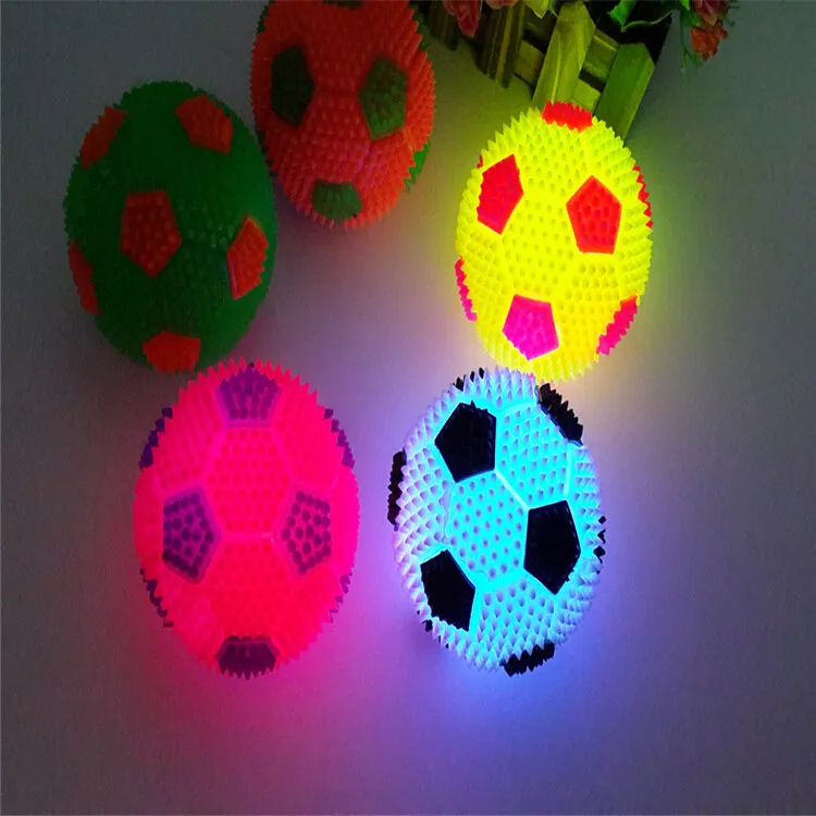 Novelty Lighting Elastic Vent Ball LED Luminescens Barn Kreativa leksaker Press Sounding Plush Fotbollsdesign Multi Color Toy