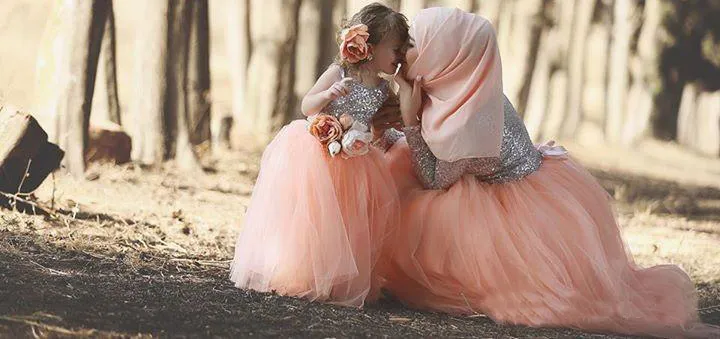 2019 Fashion Mother and Daughter Matching Aline Robes de bal Bateau Dubai Muslim Coral Sequins Robes de soirée faites High Q9444533