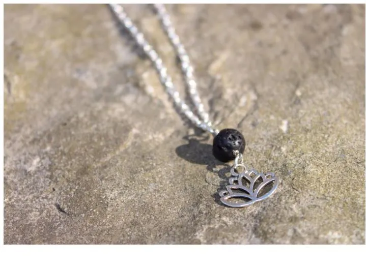 Nowy Lava Rock Lotus Liść Krzyż Wisiorek Aromaterapia Essential Oil Dyfuzor Naszyjniki Natural Black Lava Bead Wisiorek Naszyjnik Fine Jewelry