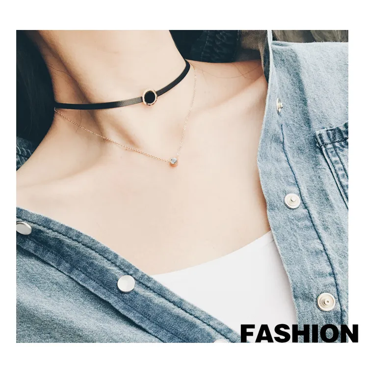 European and American double Rome short chain clavicle Chain Black Leather Disc Necklace female simplified titanium steel Collar N