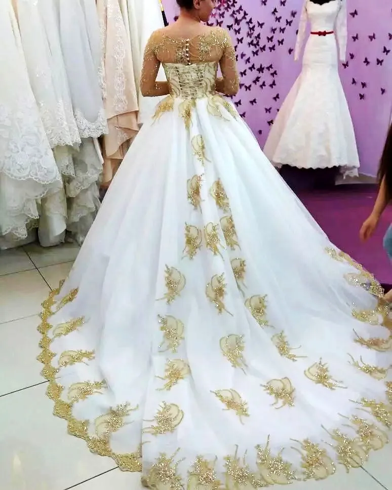 Vestido de noiva de apliques de ouro de luxo sexy fora de ombro com mangas compridas de mangas compridas vestidos de noiva tule glamourosa arabic weddin5438499