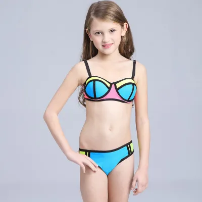 Costume da bagno bikini da spiaggia a due pezzi per ragazze Costume da bagno sexy di nuova moda Reggiseno e slip multicolori Trunks Super nylon traspirante morbido