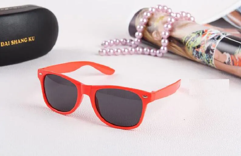 2018 sell Whole classic plastic sunglasses retro vintage square sun glasses for women men adults kids mix colors7211704