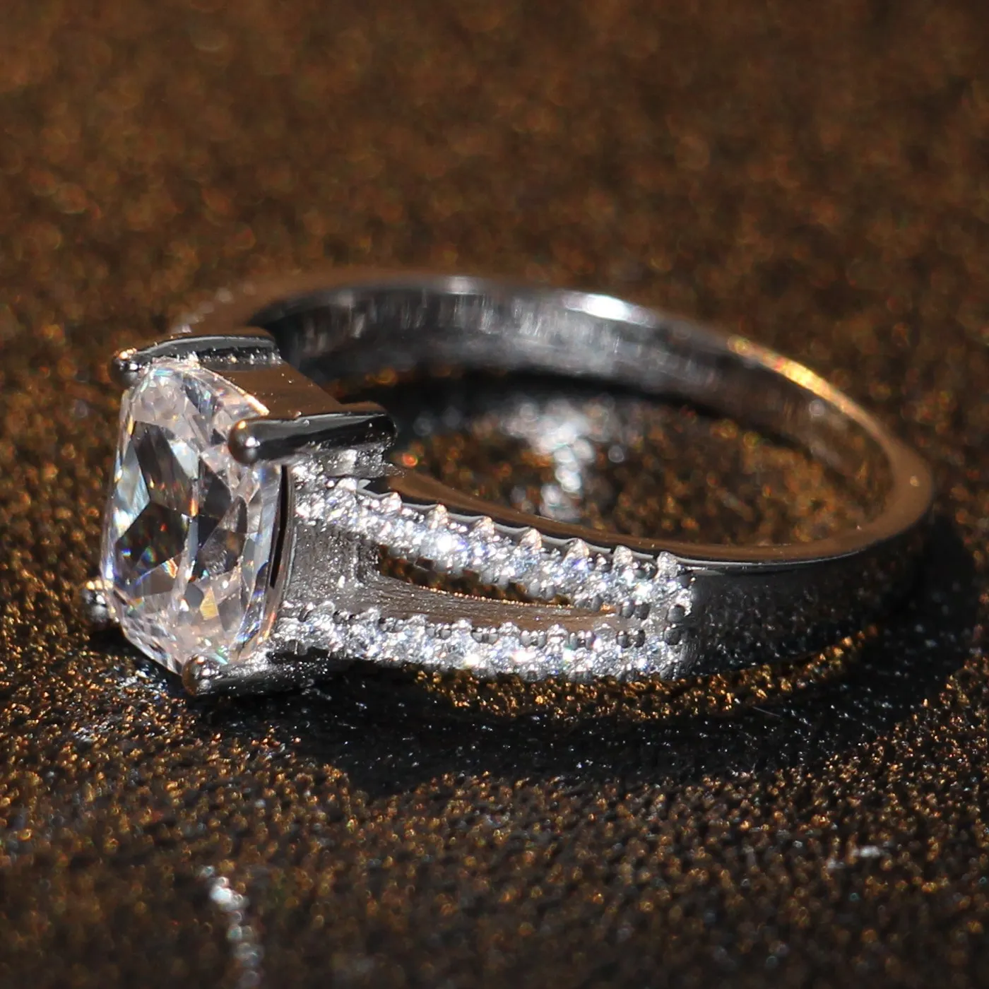 ファッションジュエリーの高級永遠の永遠の2ct Topaz CZ 10ktゴールド充填GFシミュレートされたダイヤモンド結婚式の婚約バンドリングSZ 5-11