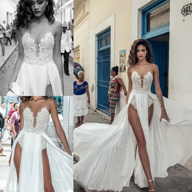 2018 Julie Vino Beach Split Abiti da sposa Illusion Neck Applique in pizzo Boho Abito da sposa Abiti da sposa in chiffon economici