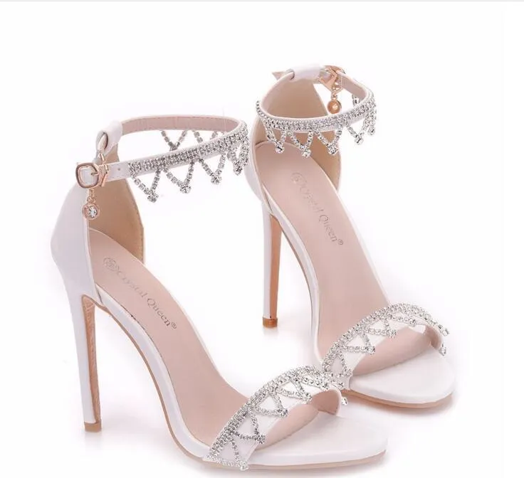 White Wedding Shoes مصمم صنادل كريستال لشاطئ الريف في الهواء الطلق على الطراز الصيفي على الطراز الصيفي