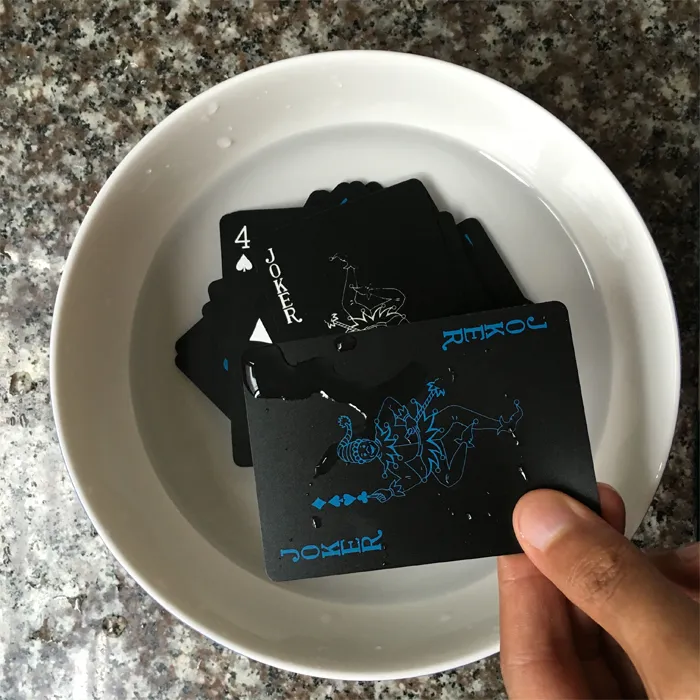 뜨거운 방수 PVC 플라스틱 연주 카드 세트 트렌드 데크 포커 클래식 마술 트릭 도구 순수한 컬러 블랙 마술 박스 포장