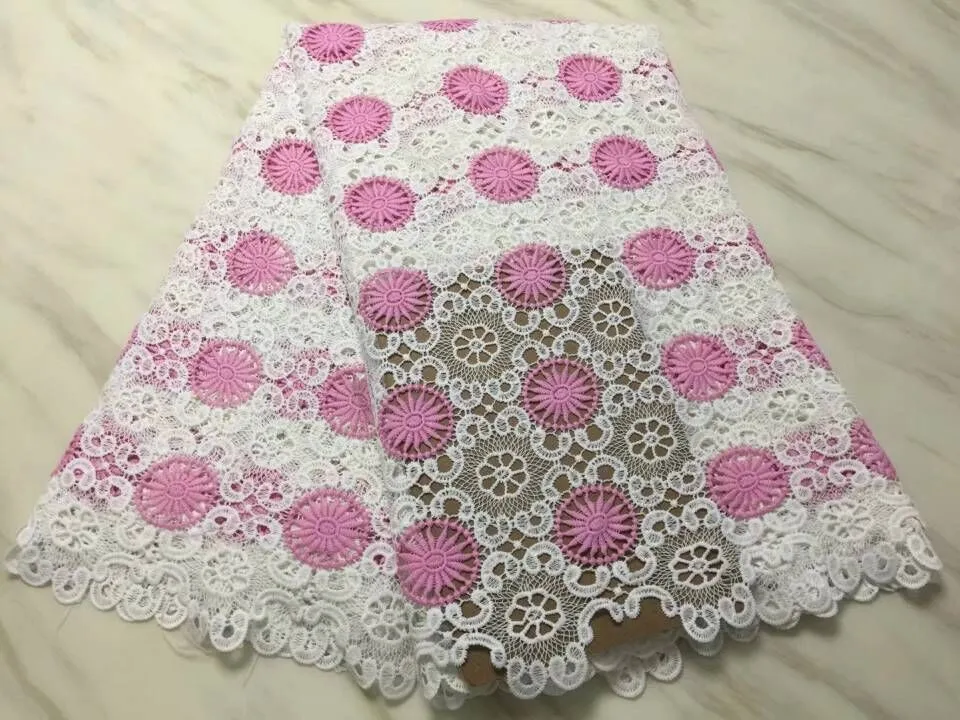 5ヤード/ PCおしゃれな白とピンクの花のアフリカのミルクのシルクレースの刺繍フレンチメッシュレース生地BM14-2